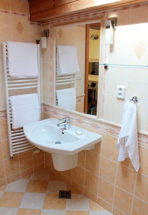 Hotel Orix Jáchymov Extérieur photo